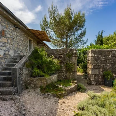 Menta 1 - Indigenous Stone House By Guide 말린스카